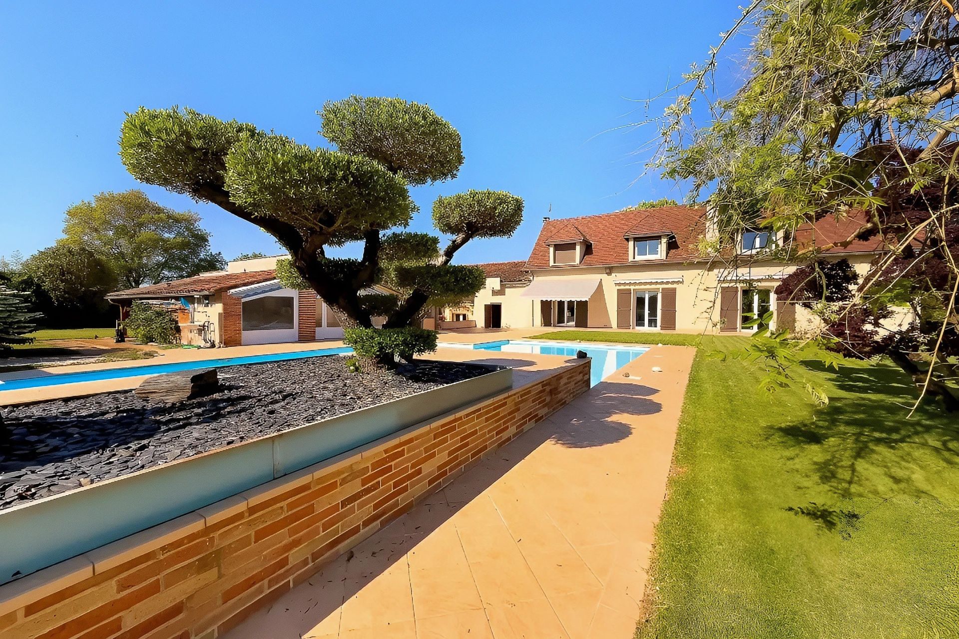 Vente Propriété 16 Pièces 423 m² Montauban