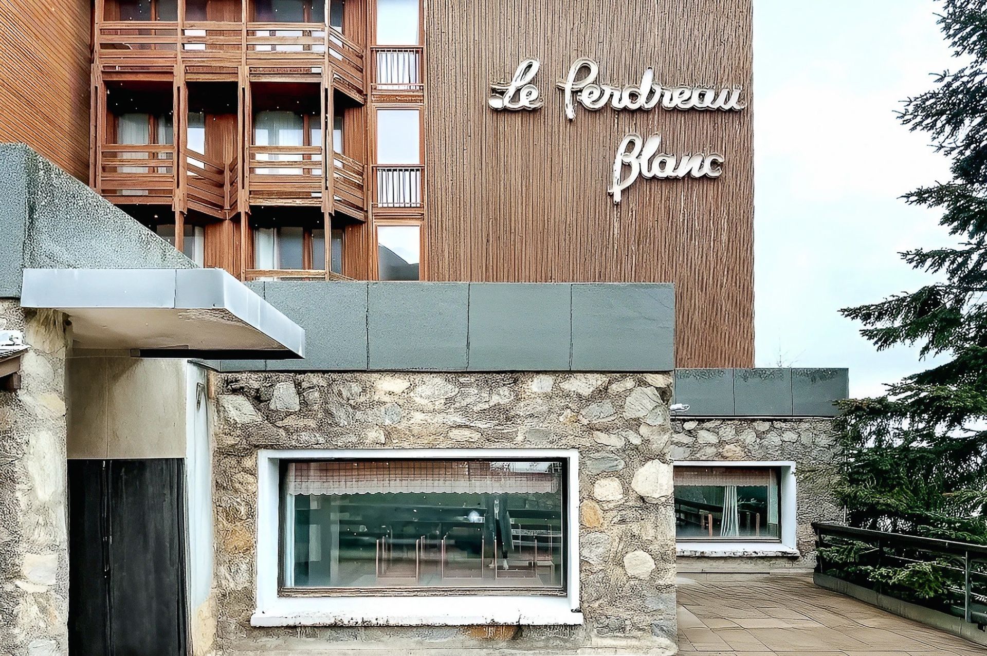 Vente Commerce 2350 m² Gouaux-de-Larboust