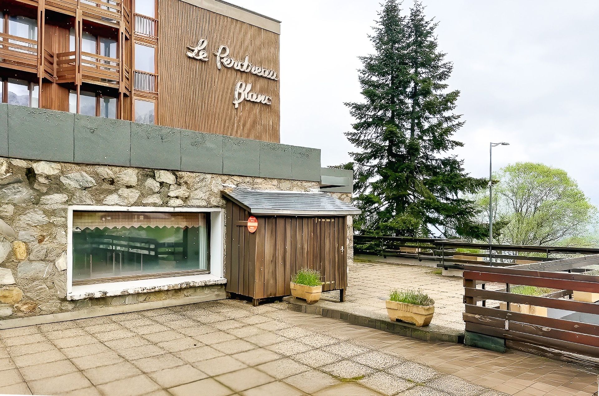 Vente Commerce 2350 m² Gouaux-de-Larboust