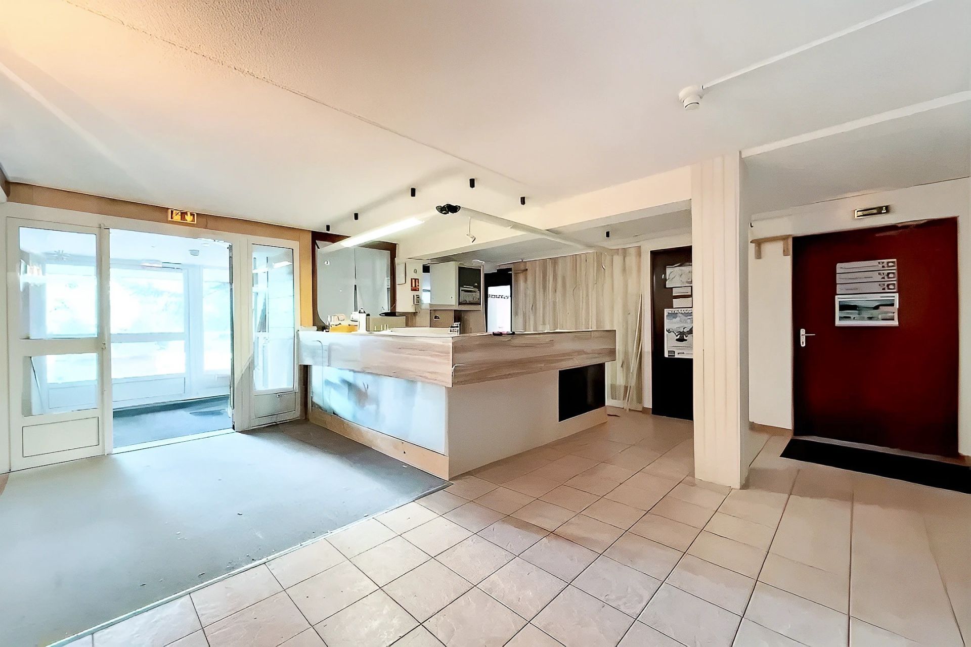 Vente Commerce 2350 m² Gouaux-de-Larboust