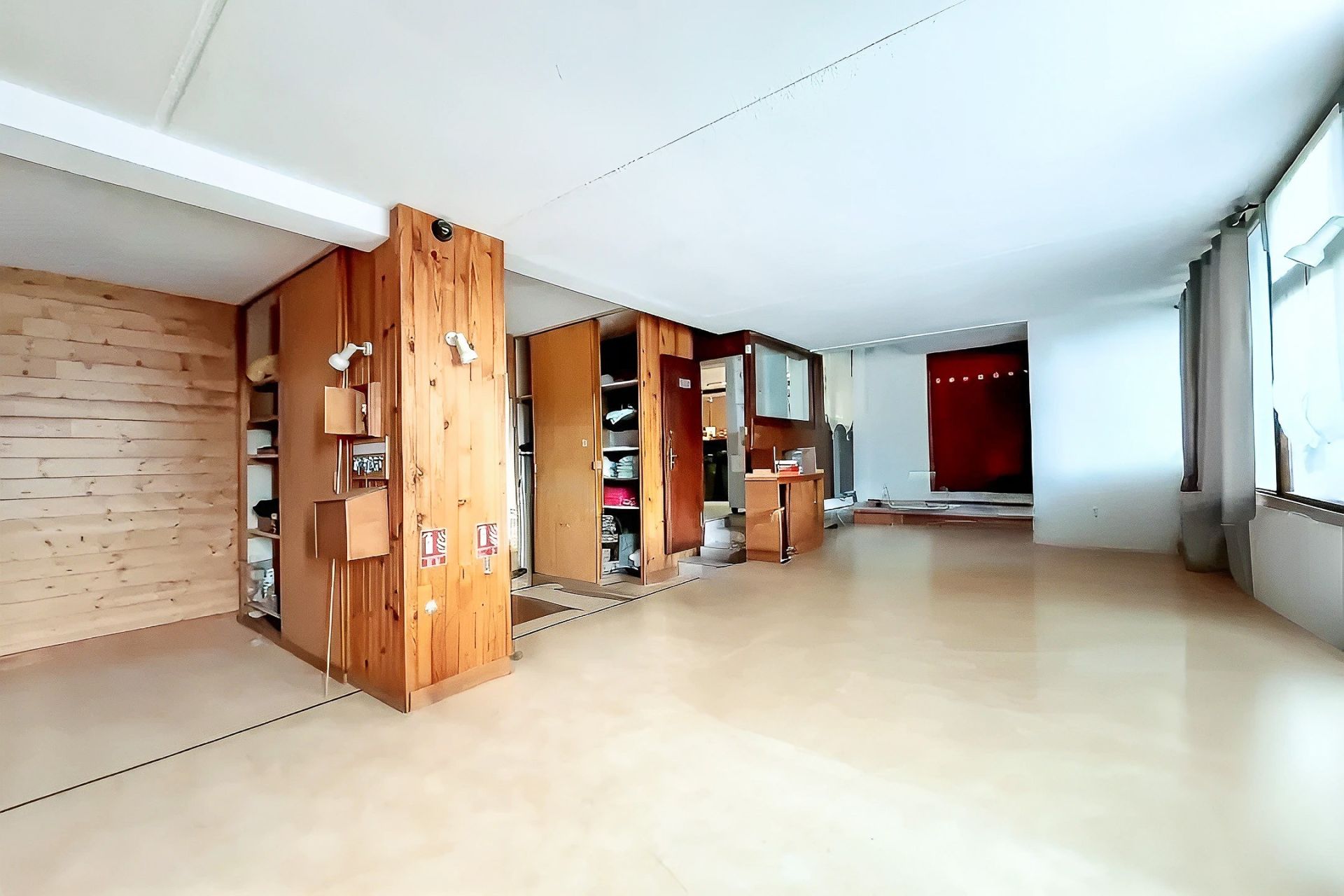 Vente Commerce 2350 m² Gouaux-de-Larboust