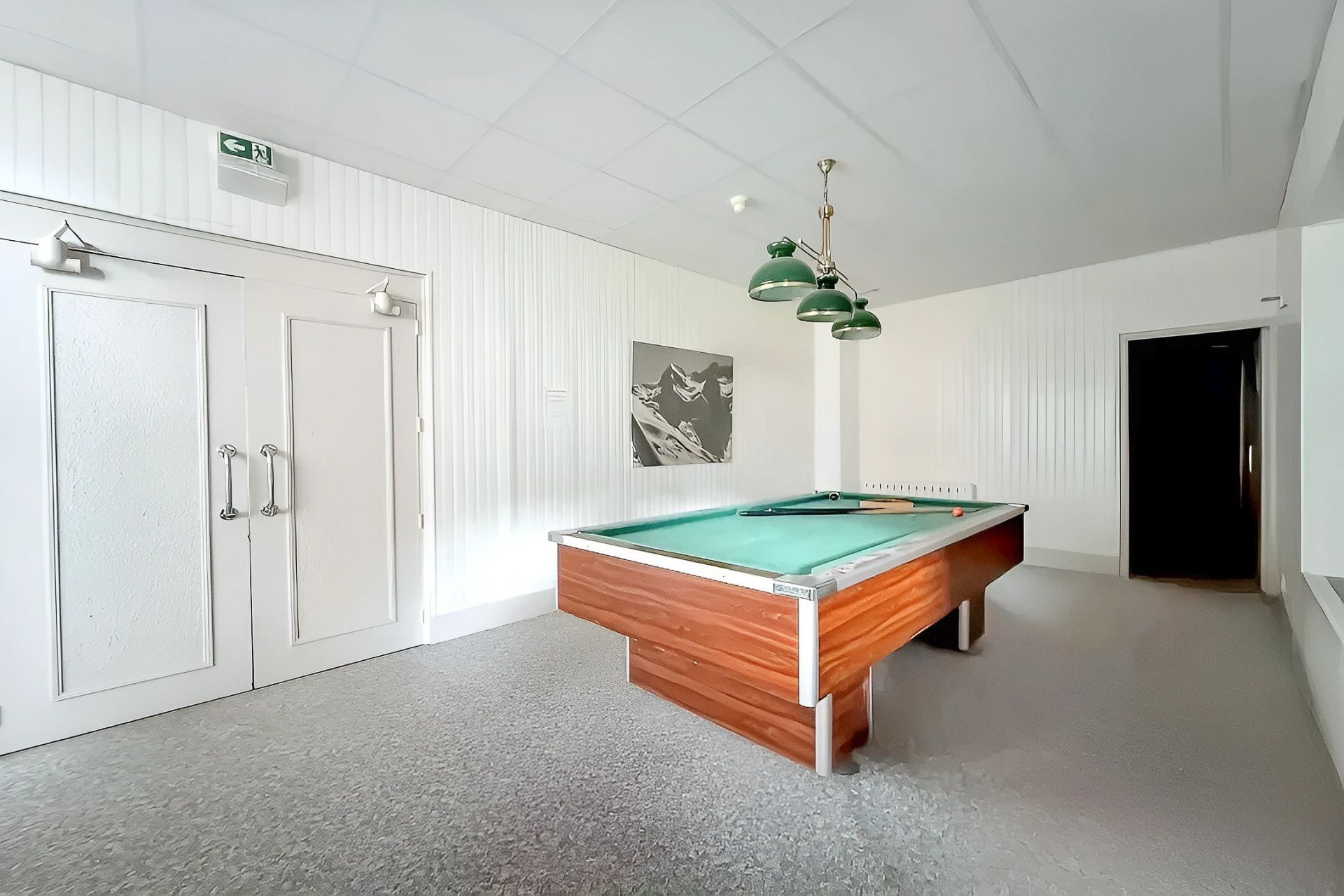 Vente Commerce 2350 m² Gouaux-de-Larboust