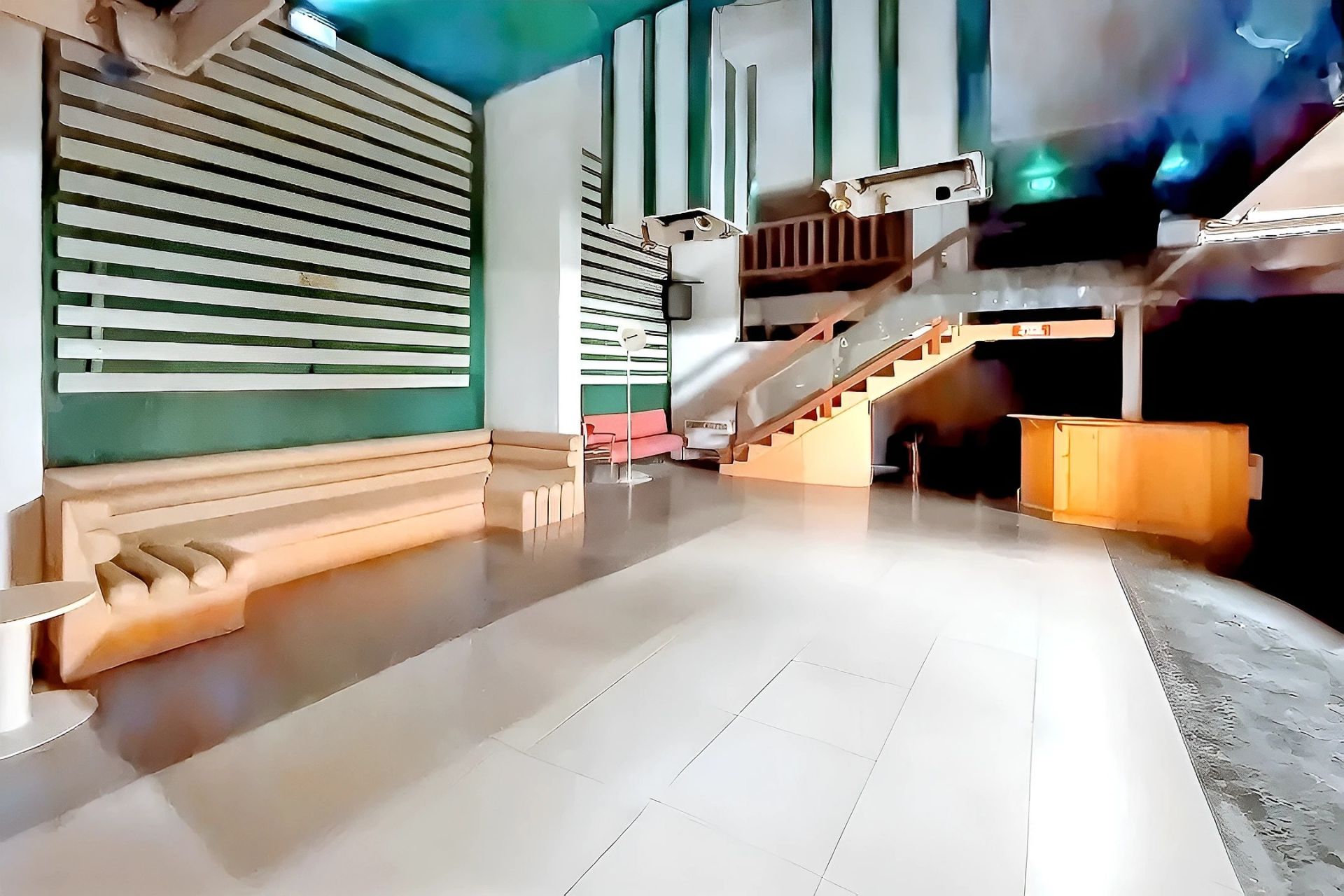 Vente Commerce 2350 m² Gouaux-de-Larboust