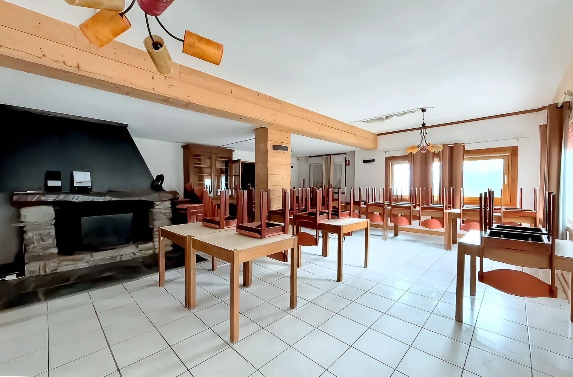 Vente Commerce 2350 m² Gouaux-de-Larboust