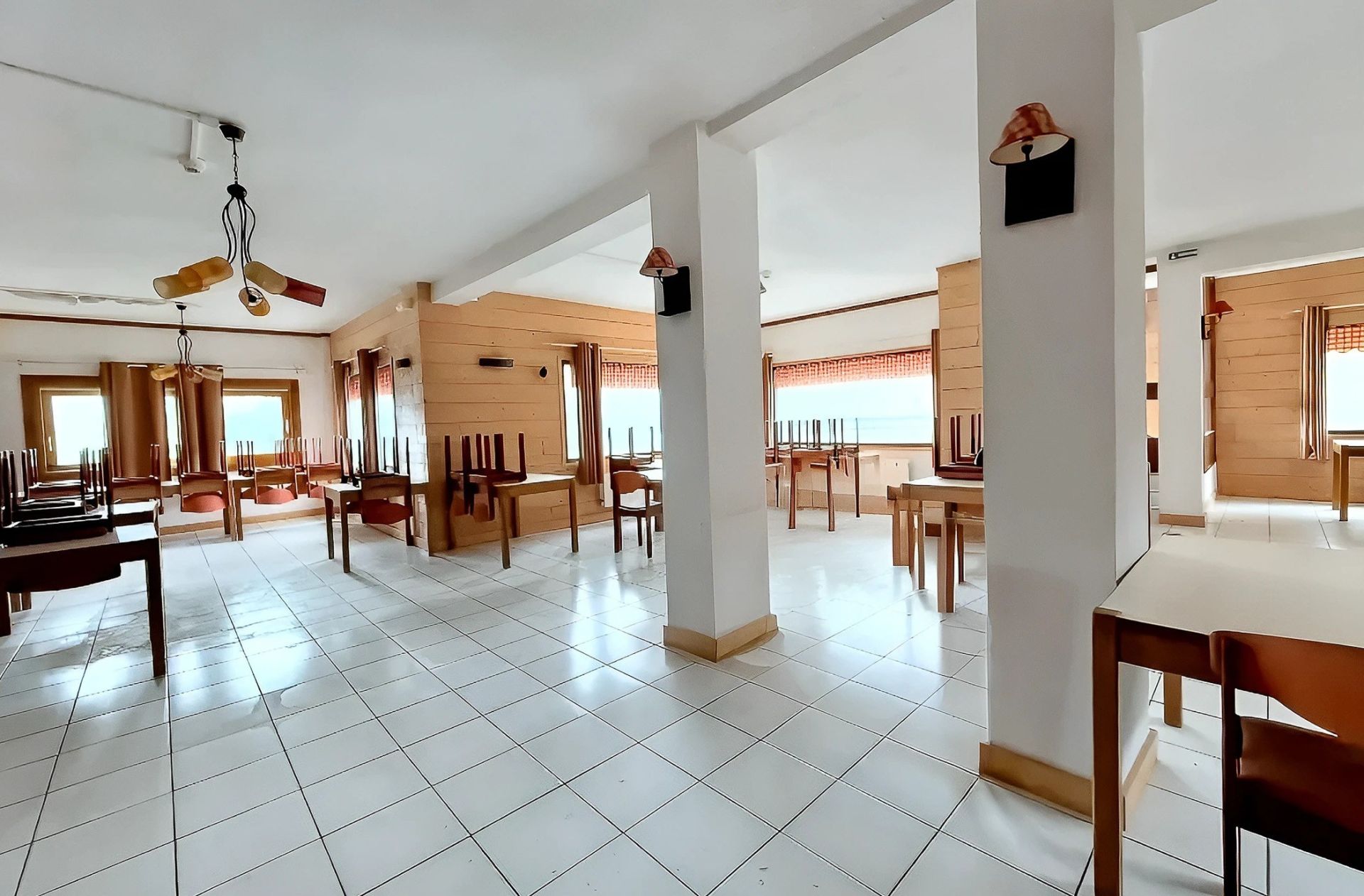 Vente Commerce 2350 m² Gouaux-de-Larboust