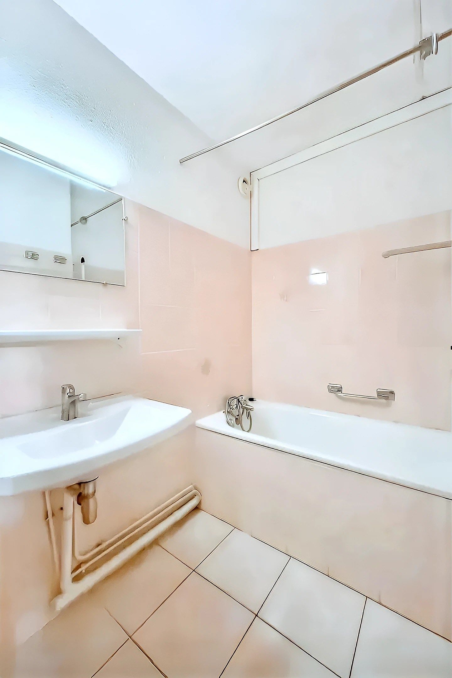 Vente Commerce 2350 m² Gouaux-de-Larboust