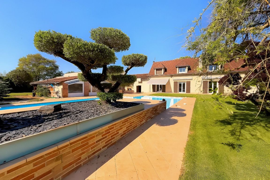 propriété 16 Pièces en vente sur MONTAUBAN (82000) - Plus de details