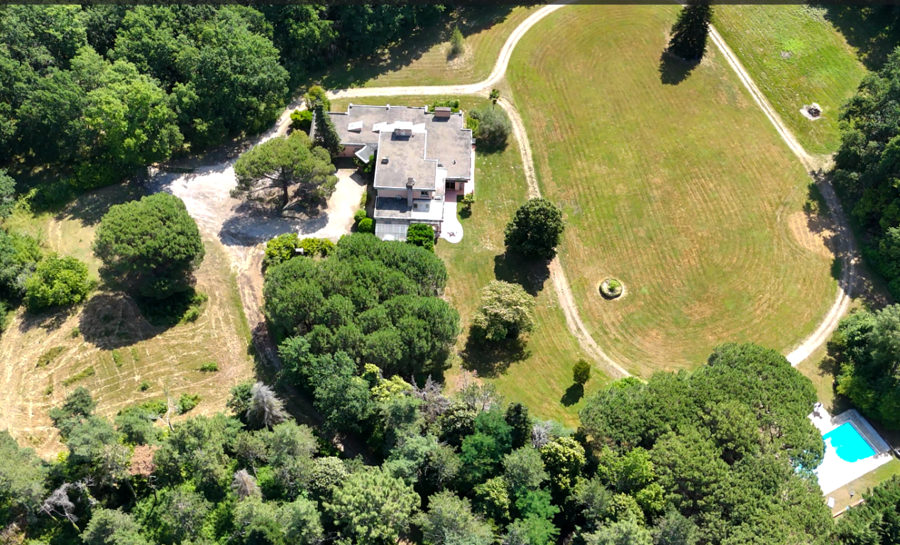 propriété 17 Pièces en vente sur NEGREPELISSE (82800) - Plus de details